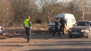 Autoridades búlgaras no local em que foi encontrado o caminhão - Divulgação / vídeo / Youtube