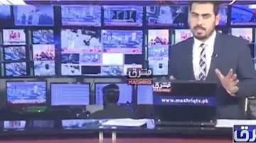 Apresentador paquistanês durante transmissão ao vivo - Divulgação / vídeo / G1