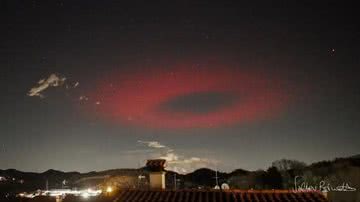 Aro vermelho flagrado no céu da Itália - Divulgação / Instagram