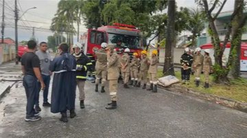 Bombeiros no local do incêndio, em Recife - Divulgação/vídeo/G1
