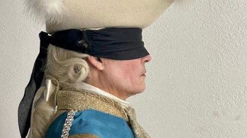 Johnny Depp como Luís XV - Divulgação