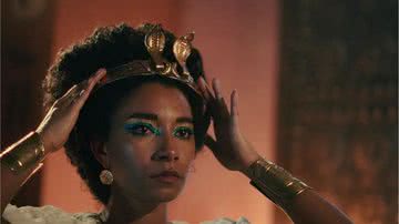 A atriz Adele James como Cleópatra - Divulgação / Netflix