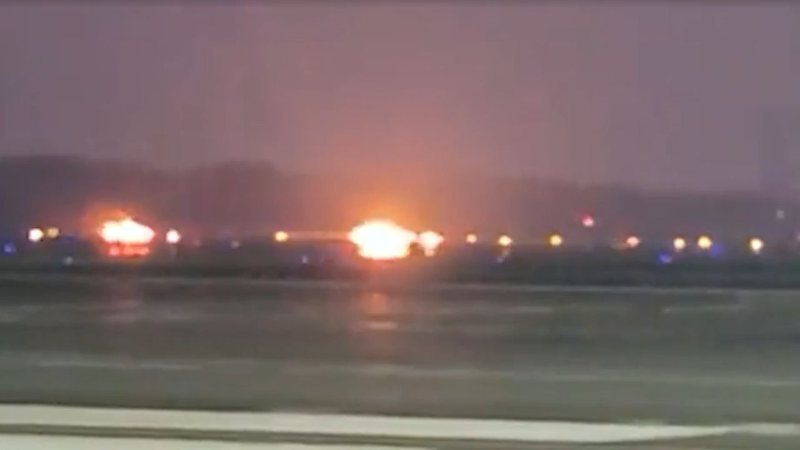 Avião pegou fogo em aeroporto - Divulgação / vídeo / Youtube