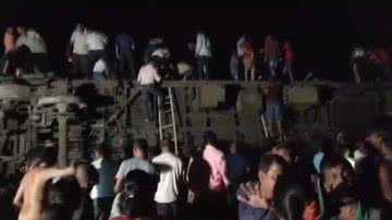Trem descarrilou na Índia - Divulgação / vídeo / Youtube