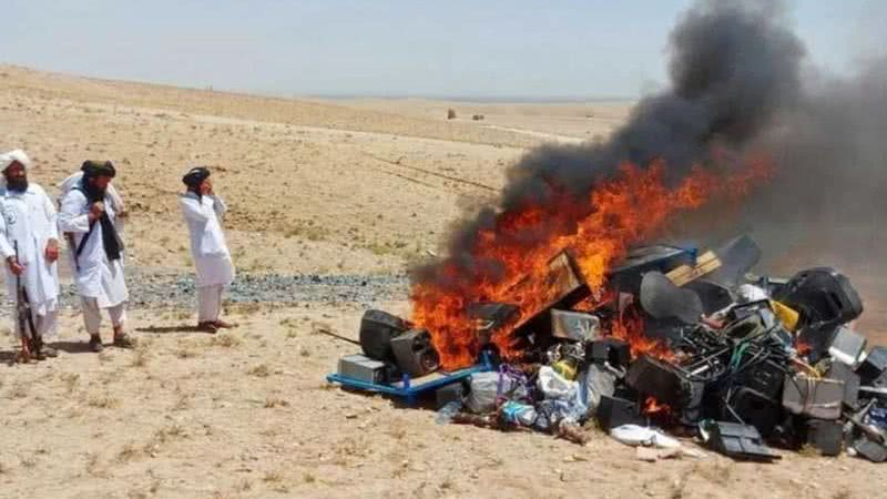 Talibã colocou fogo em instrumentos musicais - Divulgação / Twitter
