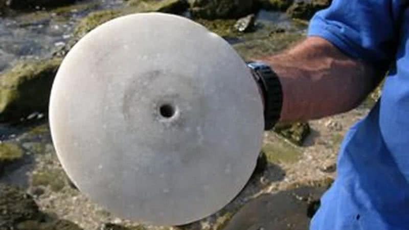 Disco de 2500 anos encontrado por salva-vidas - Divulgação/Facebook/Israel Antiquities Authority