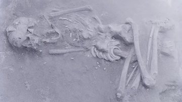 Esqueleto com crânio deformado encontrado no sítio arqueológico de Hirota - Divulgação / Museu da Universidade de Kyushu