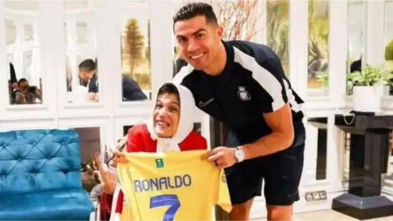 Cristiano Ronaldo durante encontro com a pintora Fatemeh Hamami - Divulgação/Redes sociais