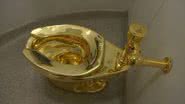 Vaso sanitário dourado que foi roubado do palácio - Divulgação/vídeo/Youtube/Euronews