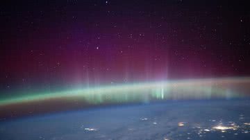 Brilho gerado pelos raios cósmicos que atingem a Terra - Divulgação/NASA/JSC