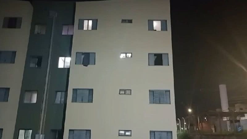 Bebê caiu do terceiro andar do prédio - Divulgação/vídeo/G1