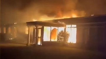 Hotel localizado em Galway foi incendiado - Divulgação/vídeo/X