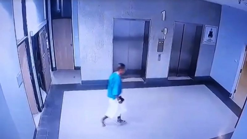O preso foi flagrado pelas câmeras de segurança do hospital - Divulgação/vídeo/G1
