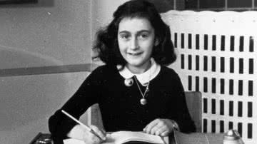 Anne Frank por volta de 1940 - Wikimedia Commons/Casa de Anne Frank