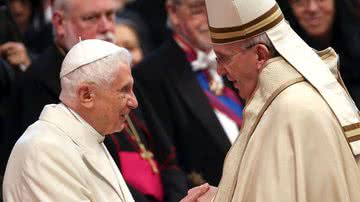Os papas Bento XVI e Francisco - Getty Images