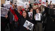 Grupo liderado por mulheres em protesto no Irã - Getty Images
