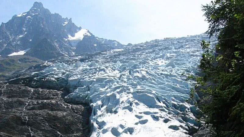 A geleira Glaciar dos Bossons, na França - Wikimedia Commons