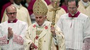 Papa Bento XVI, ao centro - Getty Images