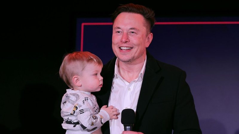 Elon Musk, fundador da SpaceX e CEO da Tesla e filho X AE A-XII - Getty Images