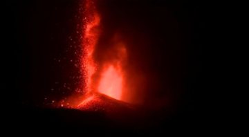 Imagem da erupção do vulcão - Divulgação / vídeo / Reuters