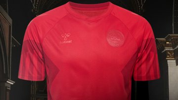 Camisa principal que a seleção da Dinamarcar utilizará na Copa do Mundo no Qatar - Divulgação/Twitter/@hummel1923