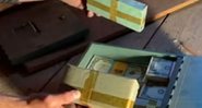 Dinheiro encontrado em uma casa nos EUA - Divulgação/Youtube