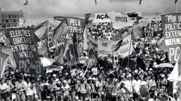 Manifestações do movimento Diretas Já, em 1983, no Congresso Nacional - Reprodução/ ArquivoNacional