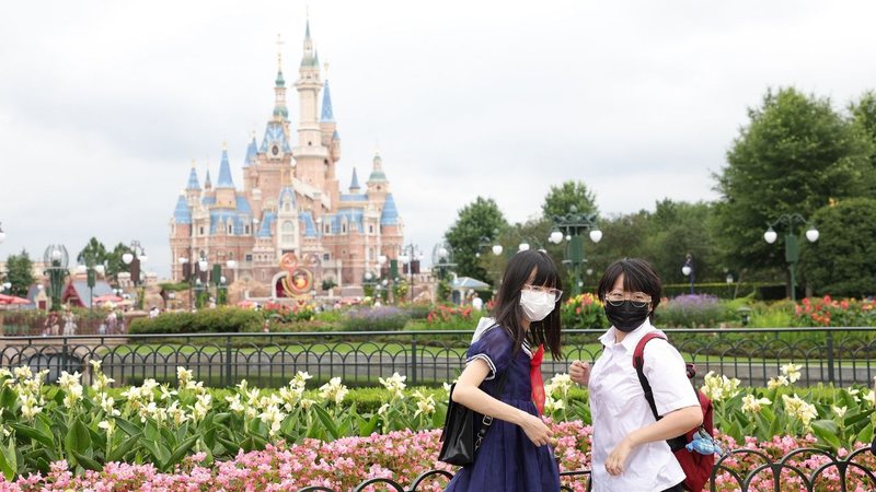 Visitantes com máscaras faciais no Walt Disney World - Getty Images