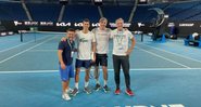 O tenista Novak Djokovic treinando no complexo Melbourne Park - Divulgação/Twitter/@DjokerNole