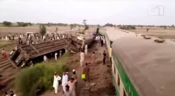 Dois trens se chocaram no sul do Paquistão - Divulgação/G1