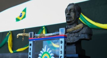 Busto de Duque de Caxias ao lado de seu sabre - Divulgação/ Exército Brasileiro/ ST Edmilson, 1º Sgt Sionir
