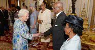 Rainha Elizabeth II e Sir Elliott Belgrave de Barbados em 2016 - Getty Images