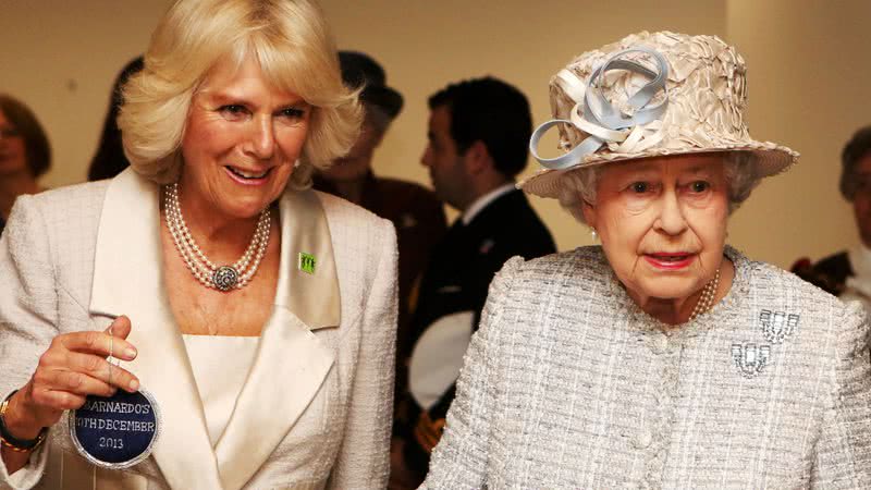 Camilla ao lado de Elizabeth II - Getty Images