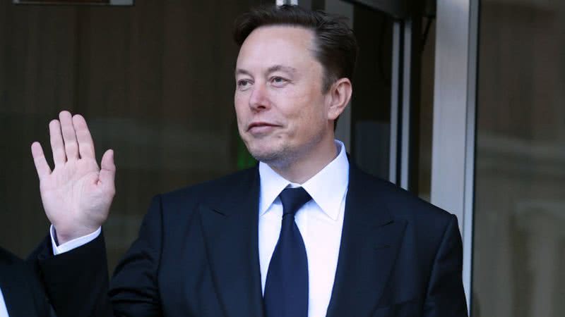 Elon Musk saindo de um depoimento em julgamento em janeiro de 2023 - Justin Sullivan/Getty Images