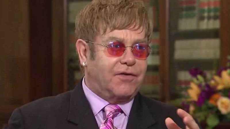 Elton John durante entrevista - Reprodução/Vídeo