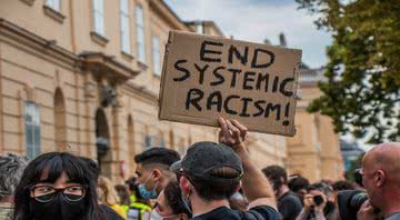 Foto de protesto contra o racismo nos Estados Unidos - Pixabay