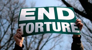 Imagem ilustrativa de protesto contra tortura - Getty Images