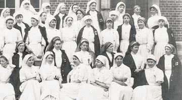 Enfermeiras no internato Jean-Baptiste de la Salle, em Rouen, França - Divulgação/ Imagens Europeana