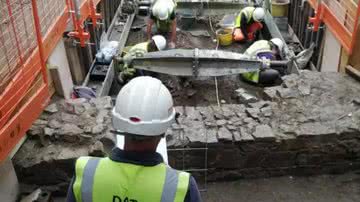 Escavação em que os restos mortais estavam - Divulgação / Instagram / Dyfed Archaeological Trust