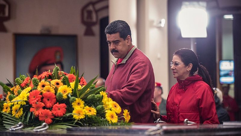 Cilia Flores ao lado do marido, o presidente Nicolás Maduro - Wikimedia Commons