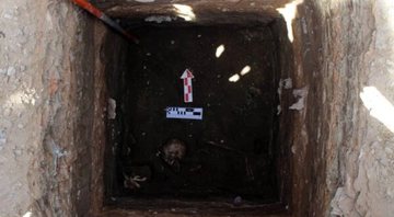 Foto de esqueleto humano descoberto no noroeste do Irã - Divulgação