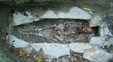 Esqueleto feminino encontrado em cemitério Viking na Suécia - Museu Västergötlands