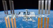 Estação Espacial Internacional em 2011 - Domínio Público via Wikimedia Commons