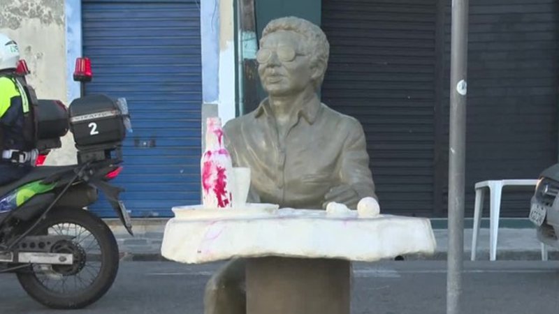 Fotografia da estátua vandalizada em Pernambuco - Divulgação/TV Globo