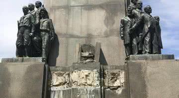 Estátua furtada de monumento em homenagem a Marechal Deodoro, no Rio de Janeiro - Divulgação