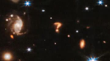 Imagem capturada pelo telescópio James Webb das estrelas que formam um ponto de interrogação - Reprodução/NASA/ESA/CSA/J. DePasquale (STScI)