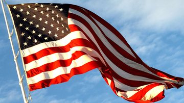 Imagem ilustrativa da bandeira dos Estados Unidos - Foto de COFFEEMEPLEASE, via Pixabay