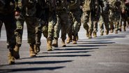 Imagem ilustrativa de soldados americanos indo para missão militar na Rússia - Getty Images