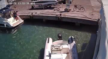 Cena do vídeo em que mostra o incidente no porto italiano - Divulgação/YouTube/Corriere della Sera