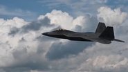 Imagem de um F-22 Raptor, caça fabricado nos Estados Unidos - Reprodução/Vídeo/X/@DeptofDefense